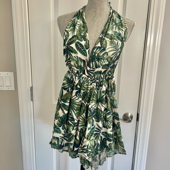 Tropical Print Plunging Neck Backless Halter Romper Size Medium - Picture 2 of 10